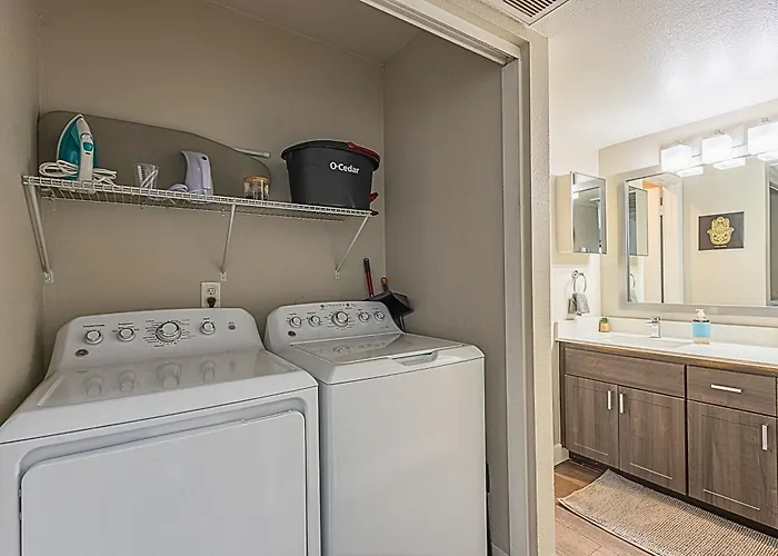 King Bed Walk To Dining Parking Modern Stay Apartment Phoenix