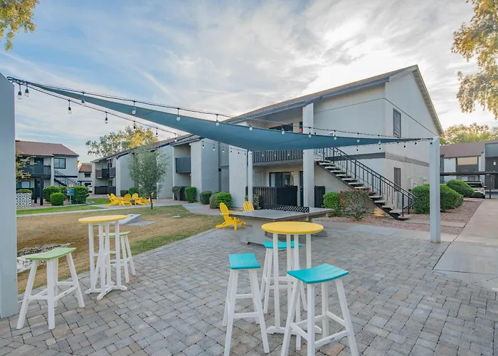 Apartment King Bed Walk To Dining Parking Modern Stay *