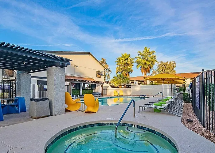 King Bed Walk To Dining Parking Modern Stay Apartment Phoenix