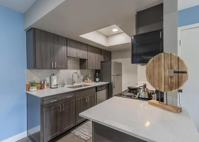 King Bed Walk To Dining Parking Modern Stay Apartment Phoenix