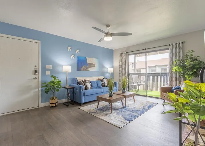 Apartment King Bed Walk To Dining Parking Modern Stay
