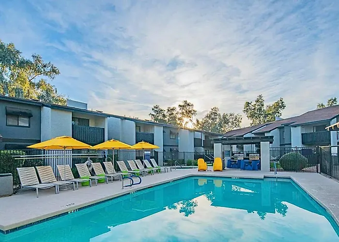 King Bed Walk To Dining Parking Modern Stay Phoenix